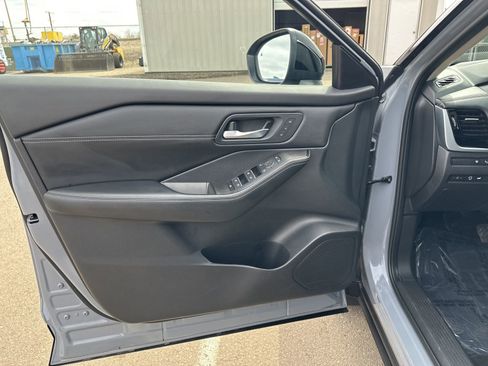 Used 2025 Nissan Rogue SL w/ SL Premium Package AWD/4WD image 14