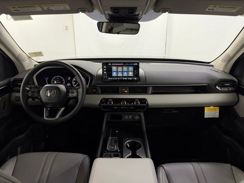 New 2025 Honda Pilot Touring image 16