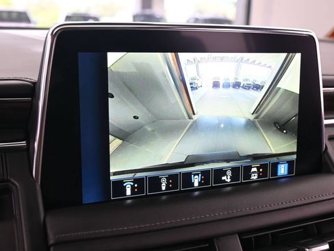 Used 2022 Chevrolet Suburban Z71 w/ Luxury Package AWD/4WD image 20