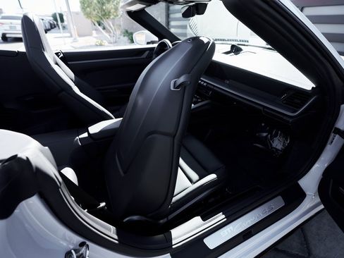 Used 2024 Porsche 911 Carrera 4S image 36