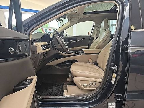 Used 2023 Lincoln Nautilus Reserve w/ Luxury Package AWD/4WD image 12
