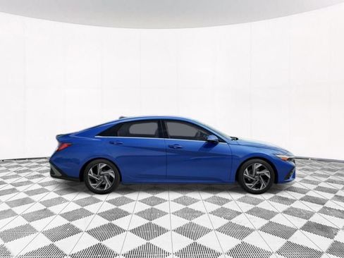 Used 2025 Hyundai Elantra Limited FWD image 9