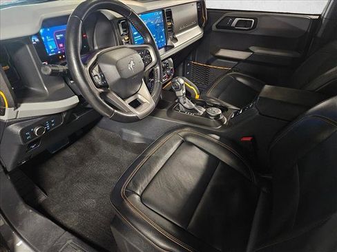 Used 2022 Ford Bronco Badlands image 9