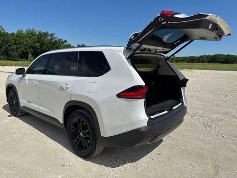 Used 2024 Toyota Grand Highlander AWD image 4