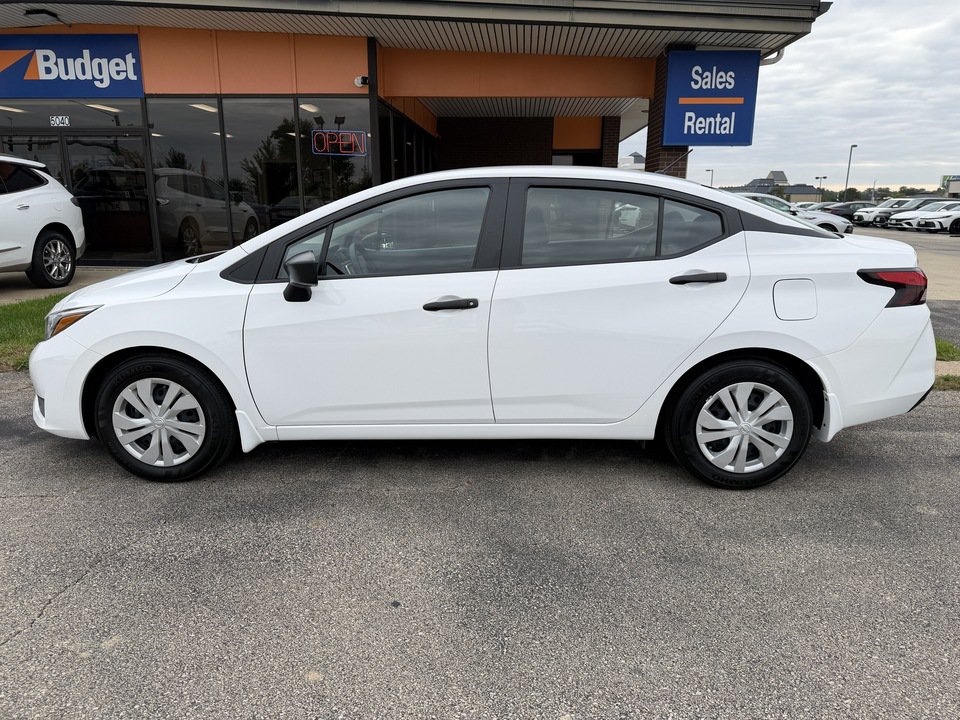 Used 2025 Nissan Versa S w/ Electronics Package FWD image 2