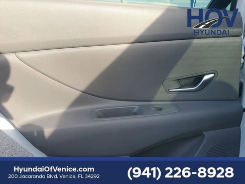 Certified 2022 Hyundai Elantra SEL FWD image 15