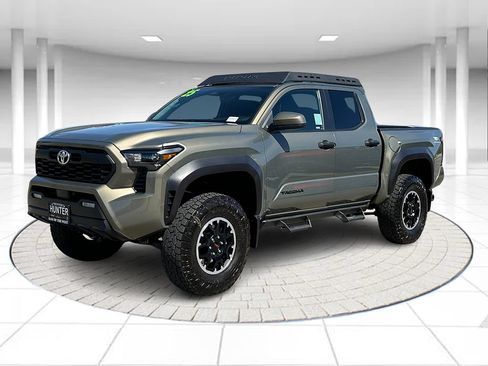 Used 2025 Toyota Tacoma TRD Off-Road AWD/4WD image 1