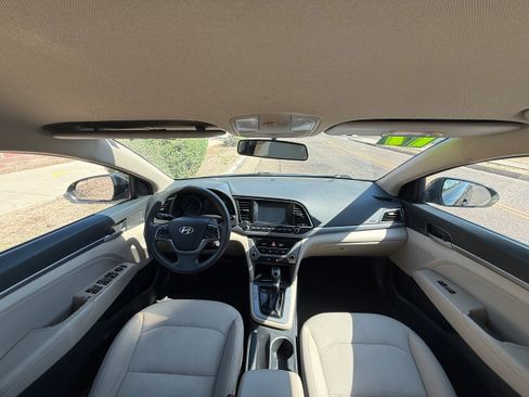 Used 2017 Hyundai Elantra SE FWD image 13