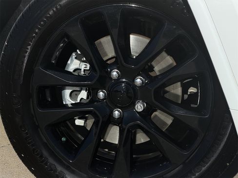 Used 2021 Jeep Grand Cherokee Laredo X image 9