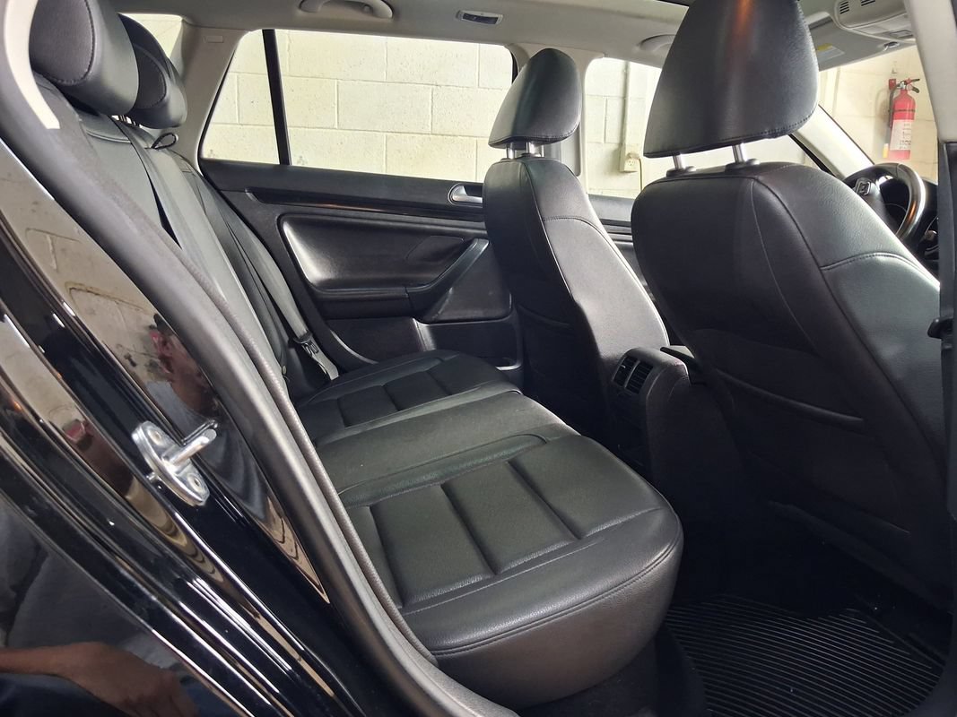 Used 2013 Volkswagen Jetta SE FWD image 19