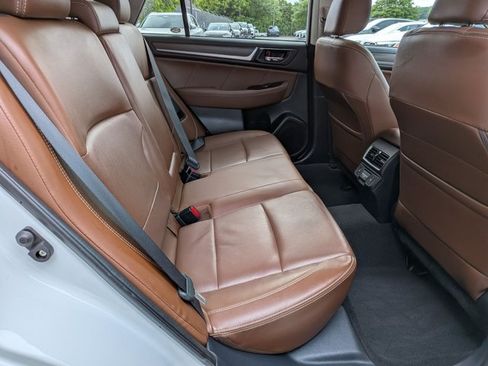 Used 2018 Subaru Outback 2.5i Touring AWD/4WD image 24