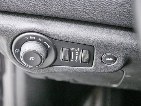 Used 2015 Chrysler 200 C w/ Navigation & Sound Group I image 19