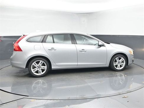 Used 2015 Volvo V60 T5 Premier image 8
