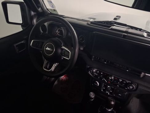 Used 2024 Jeep Wrangler Unlimited Sahara AWD/4WD image 16