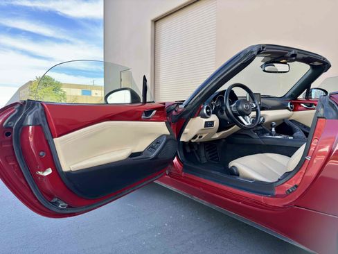 Used 2016 MAZDA MX-5 Miata Grand Touring RWD image 29