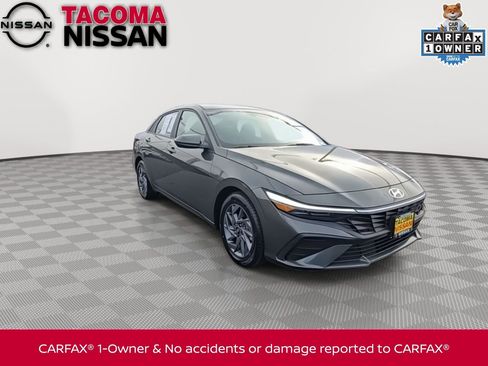 Used 2024 Hyundai Elantra SEL image 2