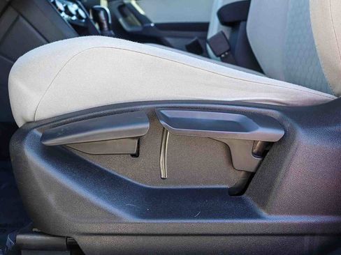 Used 2020 Volkswagen Tiguan S image 21