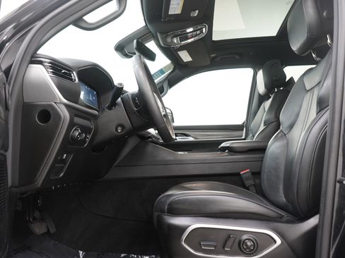 Used 2024 Jeep Wagoneer Series III w/ Premium Group I image 27