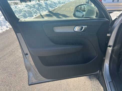 Certified 2025 Volvo XC40 B5 Plus AWD/4WD image 16