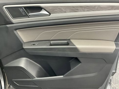 Used 2022 Volkswagen Atlas Cross Sport SE image 15