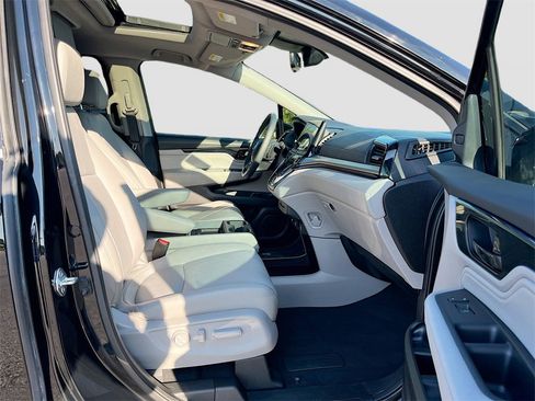 Used 2023 Honda Odyssey Touring image 32