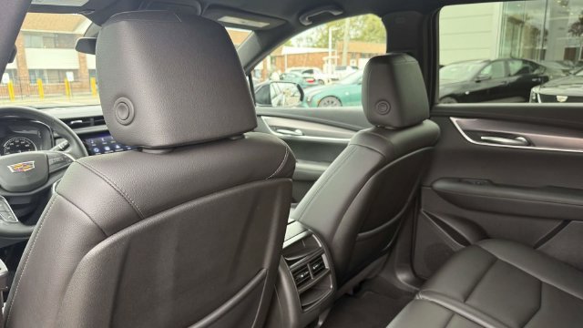 Certified 2024 Cadillac XT5 Luxury w/ LPO, Floor Liner Package AWD/4WD image 59