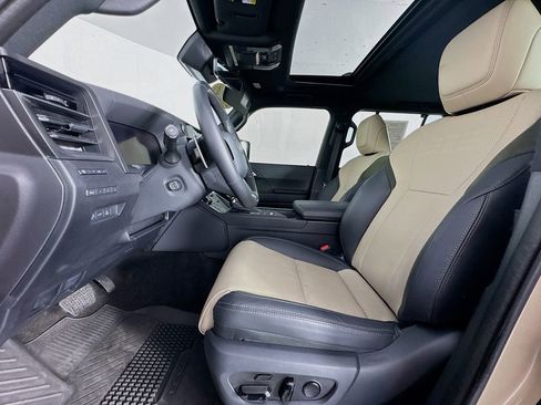 Used 2024 Lexus GX 550 image 15