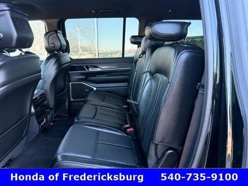 Used 2024 Jeep Wagoneer L Series II w/ Flexible Seating Group image 35