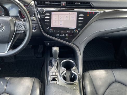 Used 2019 Toyota Camry XSE FWD image 18