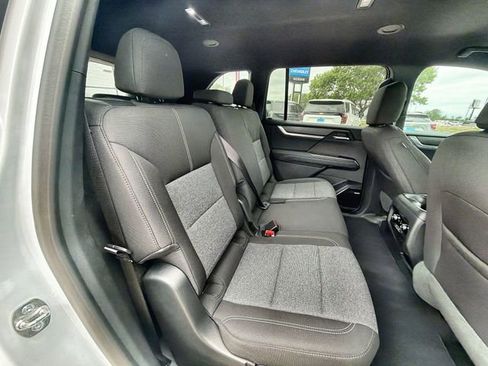 Certified 2025 GMC Acadia Elevation FWD image 26