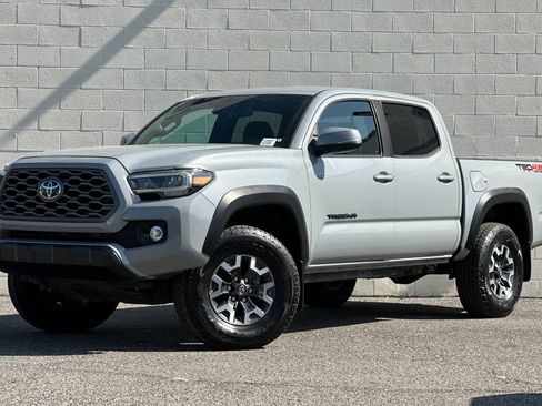 Used 2020 Toyota Tacoma TRD Off-Road w/ Technology Package AWD/4WD image 8