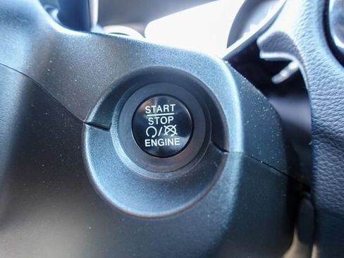 Used 2018 Jeep Compass Limited w/ Navigation Group image 17