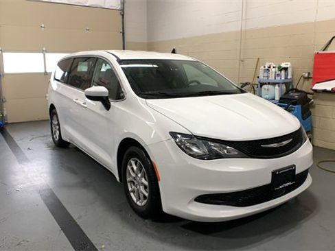 Used 2023 Chrysler Voyager LX image 1