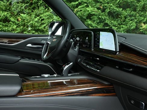 Used 2024 Cadillac Escalade Premium Luxury w/ LPO, Floor Liner Package AWD/4WD image 33