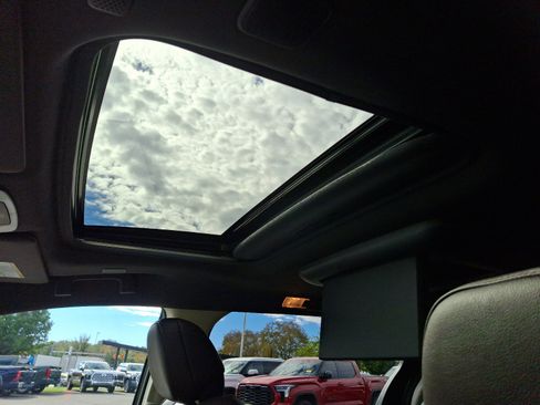 Certified 2023 Toyota Sienna Platinum image 15