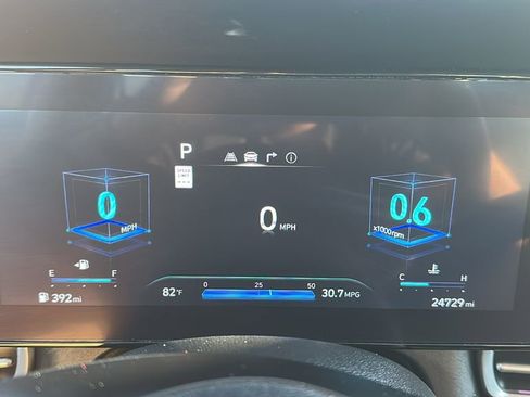 Used 2025 Hyundai Elantra Limited image 2