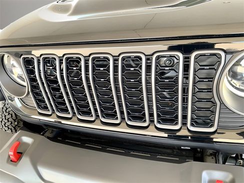 Used 2024 Jeep Wrangler Unlimited Rubicon image 3