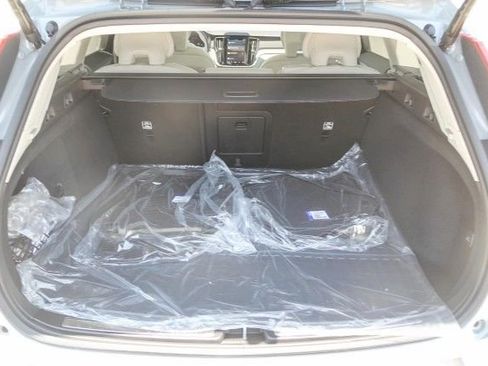 New 2025 Volvo V60 B5 Cross Country Ultra w/ Protection Package Premier image 18