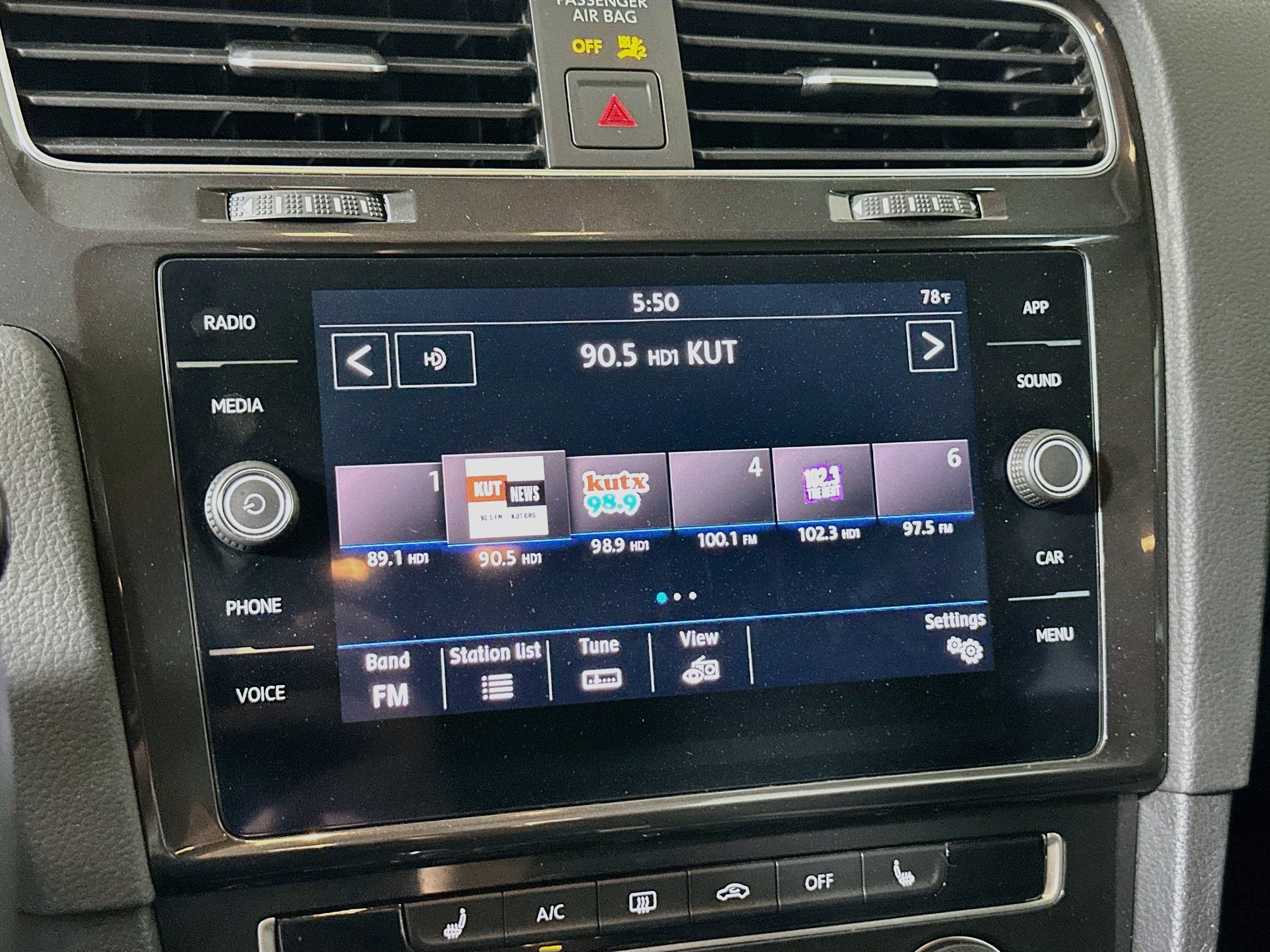 Used 2019 Volkswagen Golf SE FWD image 19