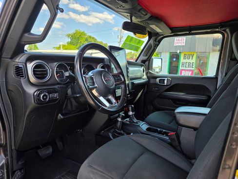 Used 2019 Jeep Wrangler Unlimited Sahara w/ Safety Group AWD/4WD image 28
