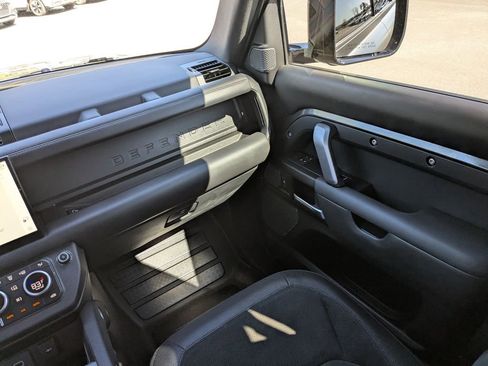 Used 2023 Land Rover Defender 110 V8 image 17