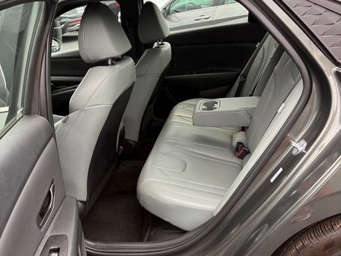 Used 2025 Hyundai Elantra Limited FWD image 21