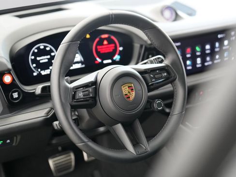 Used 2025 Porsche Cayenne GTS AWD/4WD image 19