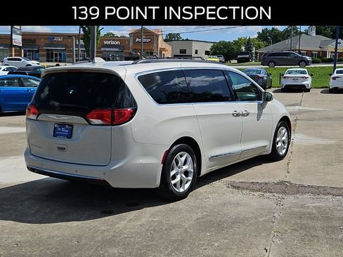 Used 2017 Chrysler Pacifica Touring-L w/ Tire & Wheel Group FWD image 5