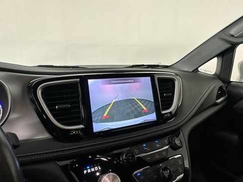Certified 2021 Chrysler Pacifica Touring w/ Cold Weather Group AWD/4WD image 10