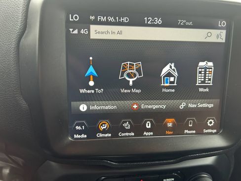 Certified 2022 Jeep Renegade Latitude w/ Convenience Group AWD/4WD image 21