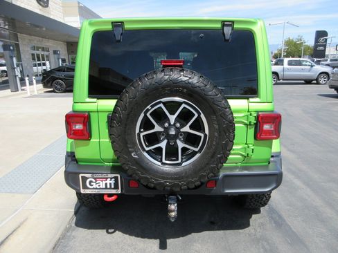 Used 2025 Jeep Wrangler Unlimited Rubicon w/ Convenience Group AWD/4WD image 10