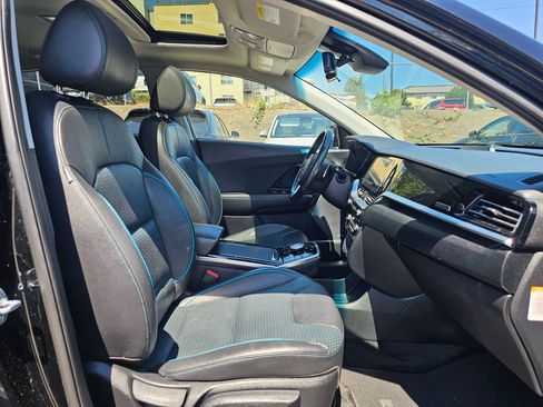 Used 2020 Kia Niro EX Premium w/ Cold Weather Package FWD image 10