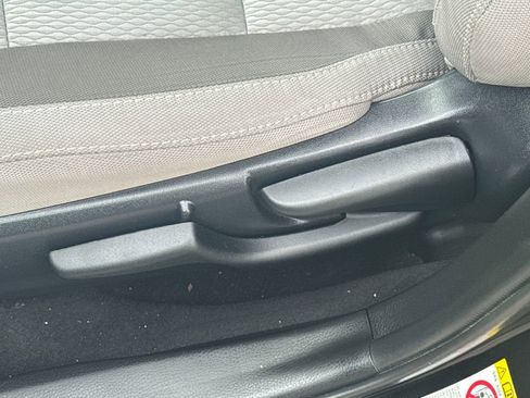 Used 2017 Toyota Corolla LE image 47