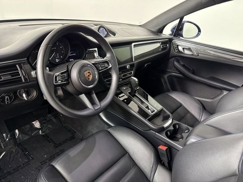 Certified 2025 Porsche Macan GTS AWD/4WD image 4